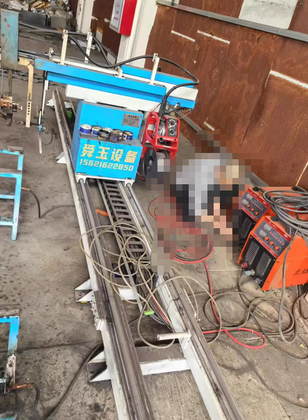 潍坊地区处理异形梁自动行走焊接机