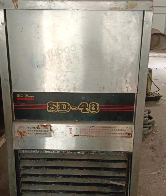 扬州地区工厂处理唯利安SD-43商用制冰机1台、赛维1325木工雕刻机1台