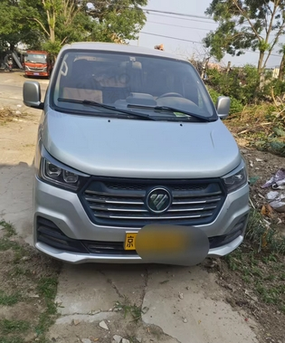 北京地区处理福田G5银灰色面包车