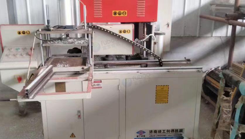 许昌地区处理角码锯、双头锯、组角机、端铣、冲孔台、护角锯等断桥铝门窗加工设备