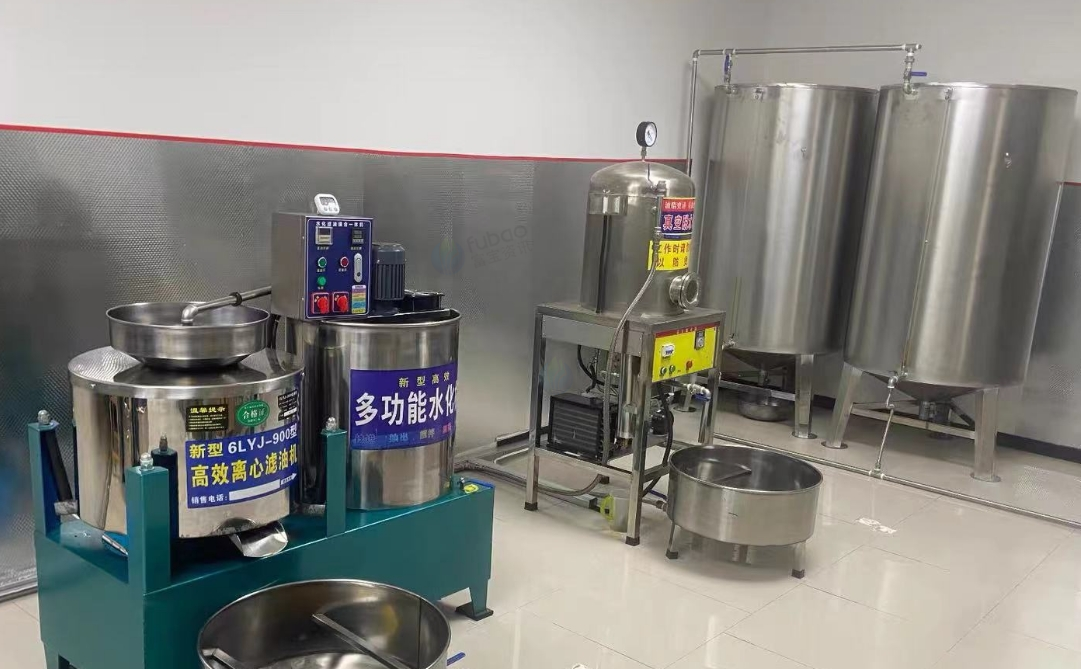 渭南地区处理200电加热炒料机、125螺旋榨油机、2米螺旋直立上料机、300电子吸料机、水化离心一体机、1吨不锈钢储油罐2个、不锈钢接油盆、灌装机