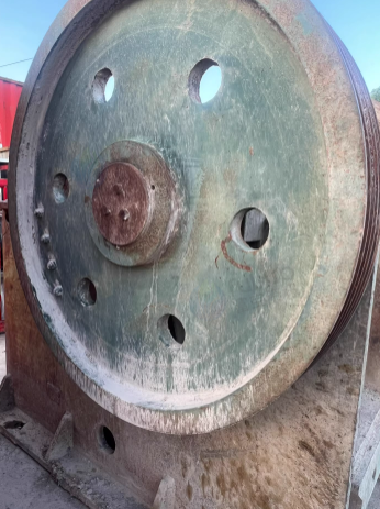 扬州地区工厂处理900*1200鄂式破碎机1台、PCA-1200*1800锤式破碎机1台