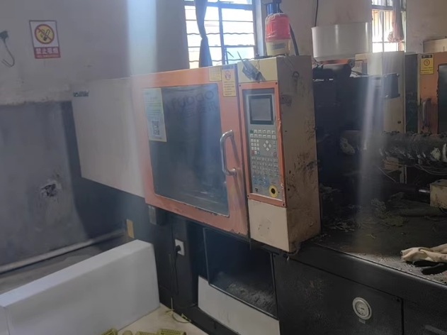 嘉兴地区处理三台注塑机，一台50粉碎机，一台150公斤搅拌机