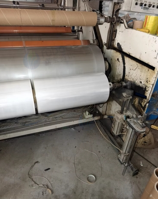 上海地区工厂处理一米缠绕膜生产设备、电动叉车