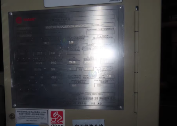 苏州地区工厂处理特灵400冷吨水冷螺杆冷水机组3台