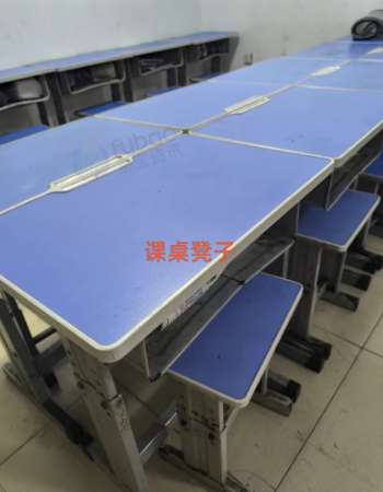临沂地区托管班不干了处理1批桌凳子