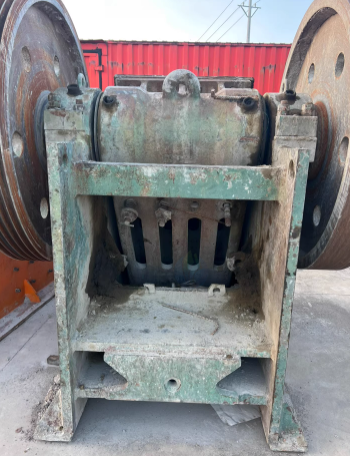 扬州地区工厂处理900*1200鄂式破碎机1台、PCA-1200*1800锤式破碎机1台