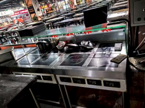 北京地区处理美食城饭店用具、八眼电磁炉、带蒸饭柜、电磁炉、蒸饭柜、冰箱柜、货架子等