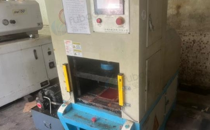 深圳地区处理30匹工业冷水机、小型压力机