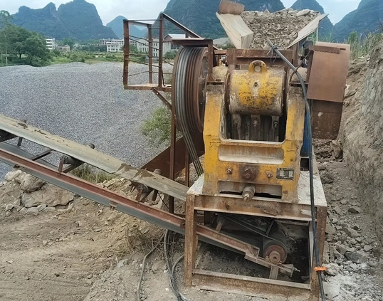 贺州地区工地处理鄂式破碎机、振动筛套装等