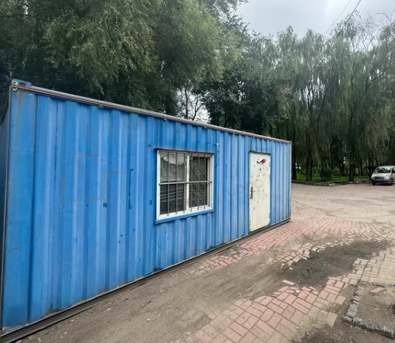 铁岭地区处理两个集装箱式活动房