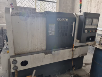 泰安地区公司处理数控车床 640数控铣 万能工具铣床 钻攻两用钻床 4028浙江伟业锯床 万能磨刀机 攻丝机