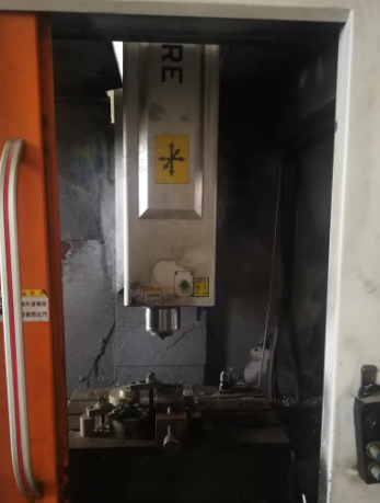 泰安地区公司处理数控车床 640数控铣 万能工具铣床 钻攻两用钻床 4028浙江伟业锯床 万能磨刀机 攻丝机