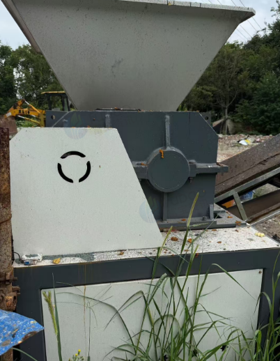 供应：卧室铣镗床、撕碎机