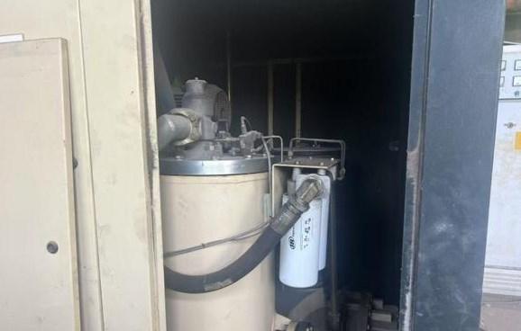 石家庄地区处理螺杆式压缩机3台、天车
