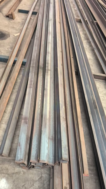 供应：一批角钢