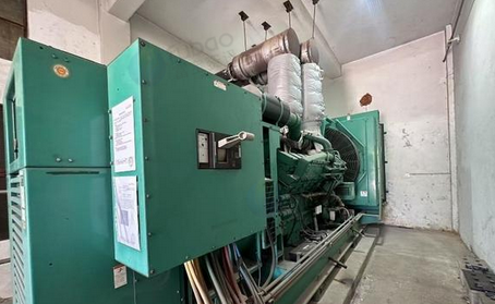 苏州地区工厂处理720KW发电机组1台、进口美国康明斯发电机组1台