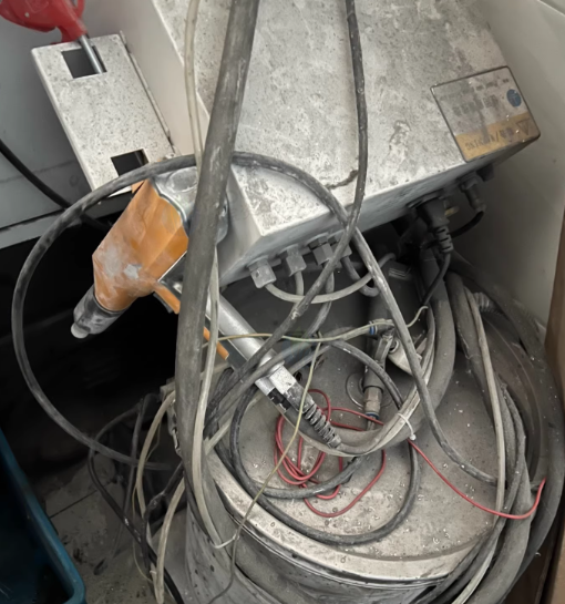 连云港地区工厂处理轮毂拉丝机、轮毂修复车床、扒胎机等设备