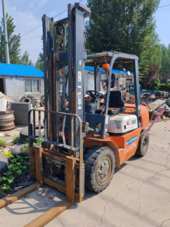 潍坊地区公司处理3吨合力手动叉车