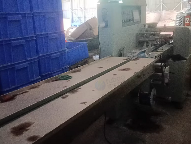金华地区处理洁厕宝挤出机，切片机，自动包装机，振动盘，洗衣液整套设备