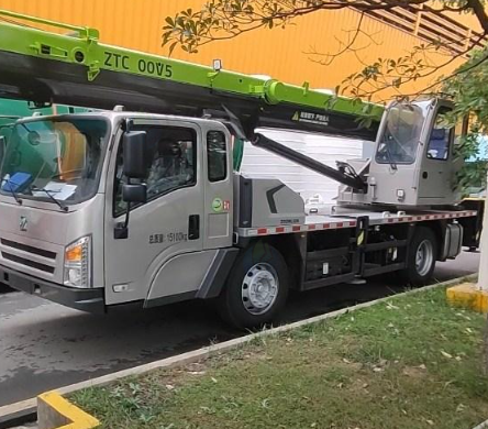 昆明地区处理中联10吨五节臂吊车