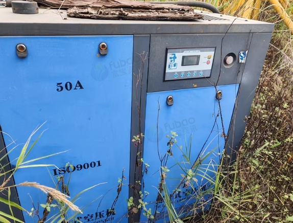 黔西南地区处理37KW螺杆式空压机、气罐、喷砂罐一套