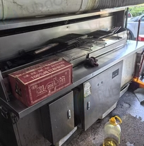 抚州地区处理烧烤净化车+不锈钢炉、三门冷藏点菜柜、阶梯冷藏点菜柜、小炉子，不锈钢架，桌椅，锅碗等