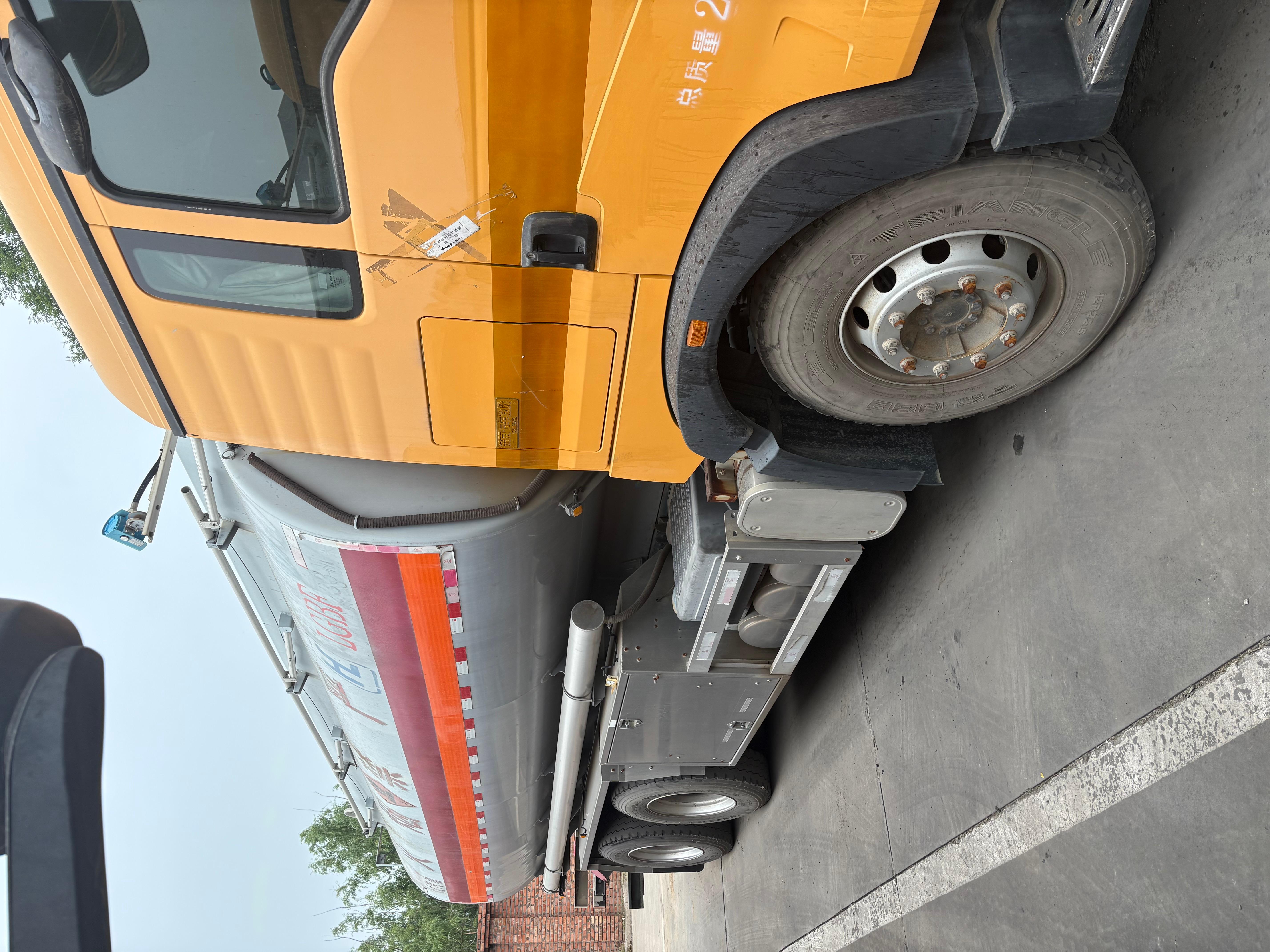 8月21日北京朝阳京AJK632（醒狮牌SLS5260GYYZ5A 6.9L）重型罐式货车转让公告