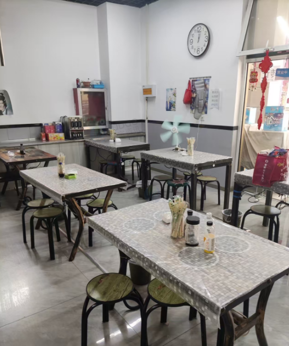 太原地区店铺处理立式展示柜、消毒柜、冰柜、不锈钢操作台等