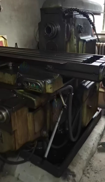 北京地区机械厂处理车床一台，数显铣床一台，大卧铣一台，线切割一台，转床一台