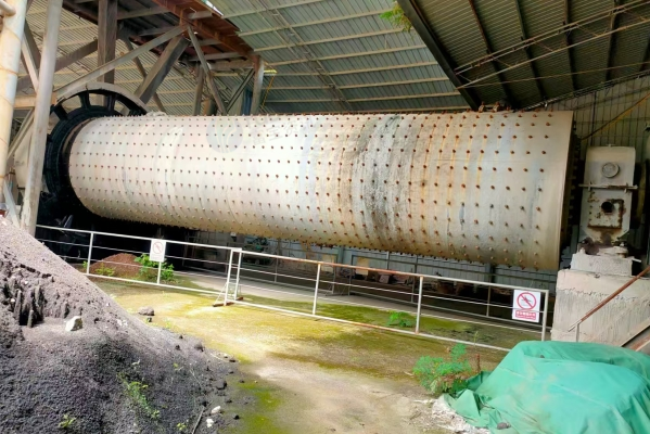 供应：3米*13米轴承矿用球磨机