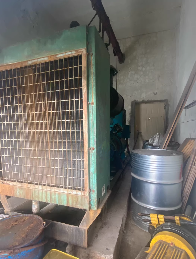 南京地区工厂处理2130KW发电机组