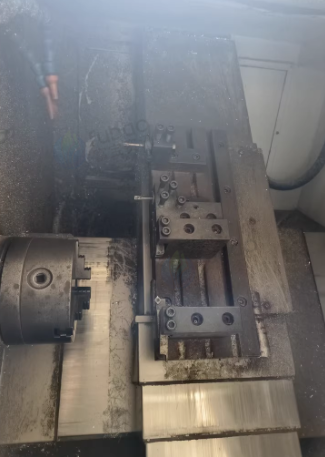 泰安地区公司处理数控车床 640数控铣 万能工具铣床 钻攻两用钻床 4028浙江伟业锯床 万能磨刀机 攻丝机