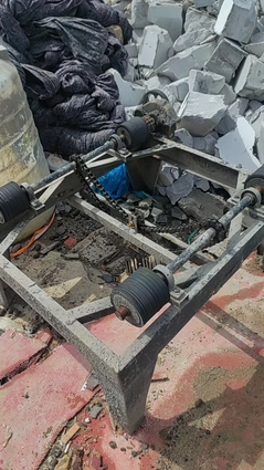 武汉地区处理搅拌机3台、斗车