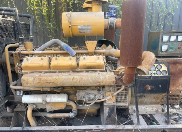 连云港地区工厂处理300KW上柴V12缸柴油发电机组