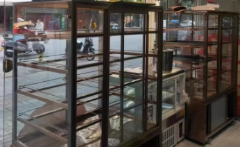 南宁地区处理3层商用烤箱 2台醒发箱 3台四开门冰箱 2台操作台冷藏冰箱 3个货架等设备