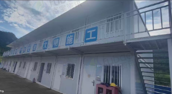 来宾地区工地处理1批住人临时集装箱