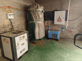 临沂地区转行处理2台500型号双头锯 5刀多边铣 数控钻铣 螺纹空压机 组角机等断桥铝门窗设备