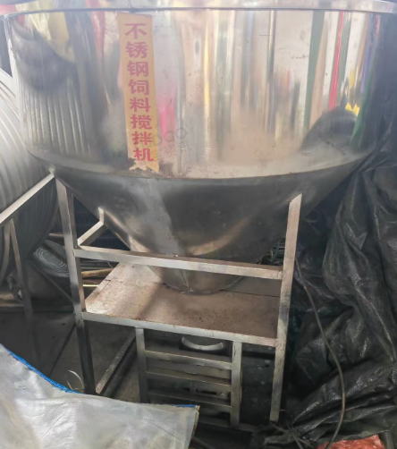 湛江地区自用处理不锈钢饲料搅拌机、90米电缆