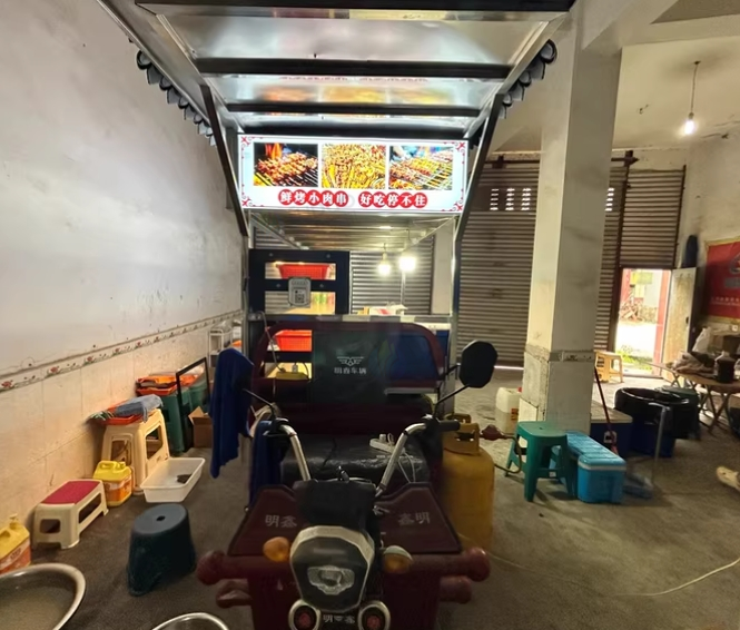 眉山地区处理烧烤三轮车、冰柜、桌子椅子