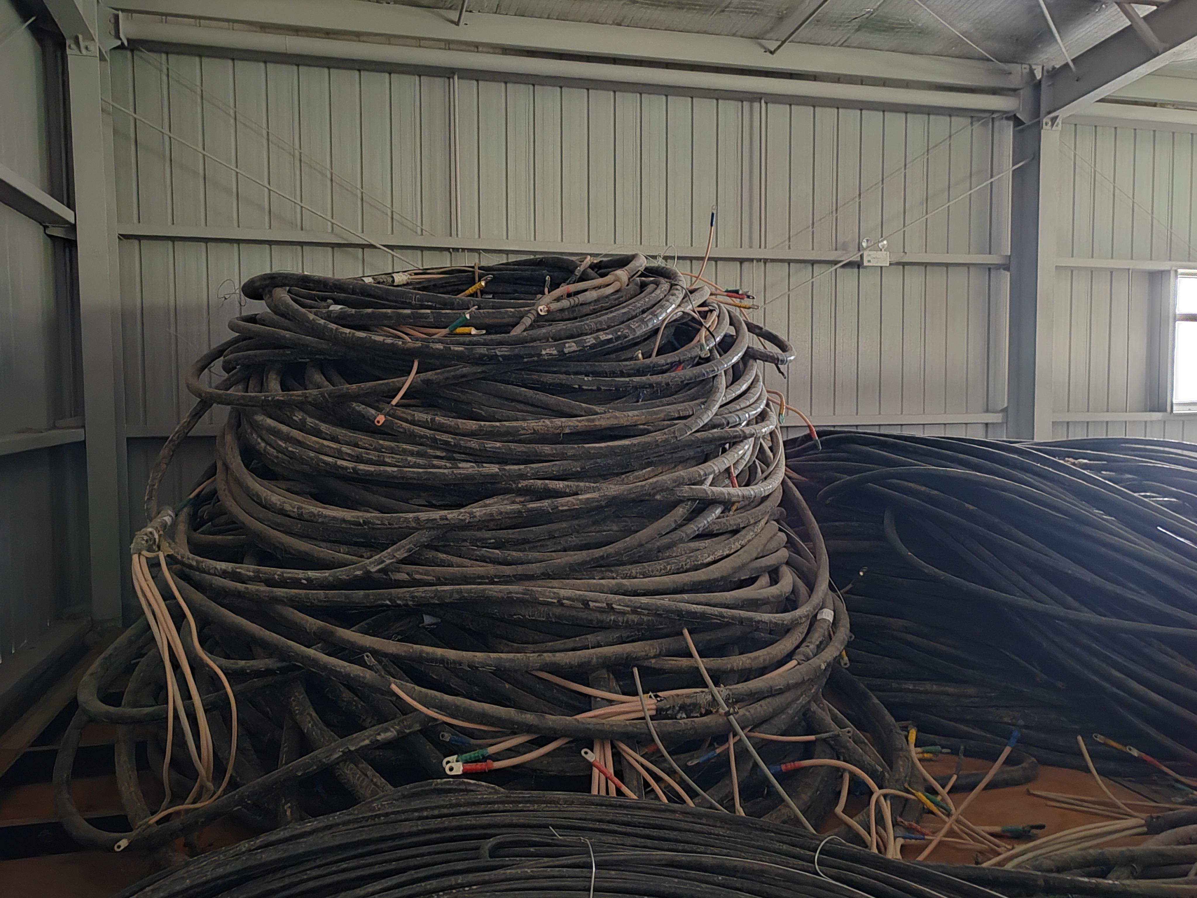 11月24日北京海淀南水北调公司电缆、法兰涂塑钢管、易安特模板等设备一批转让公告