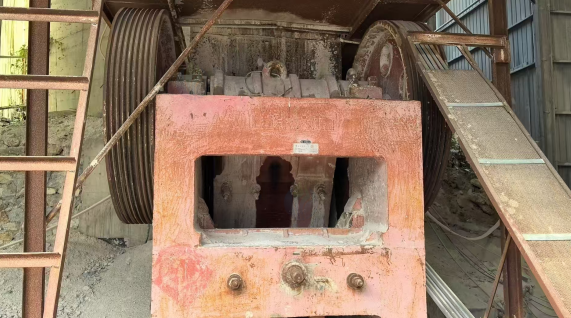 供应：大型矿山机械设备一批