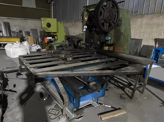 邢台地区处理扬锻40吨冲床配楚天1500×2500送料器