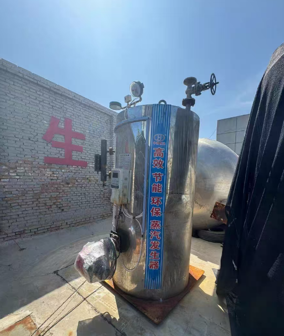运城地区处理蒸汽发射器、10吨不锈钢反应釜两个、蒸汽发射器、传送设备、蓝皮桶