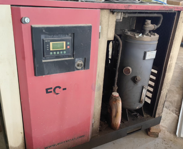 徐州地区工厂处理大桶罐装机、30KW螺杆式空压机组