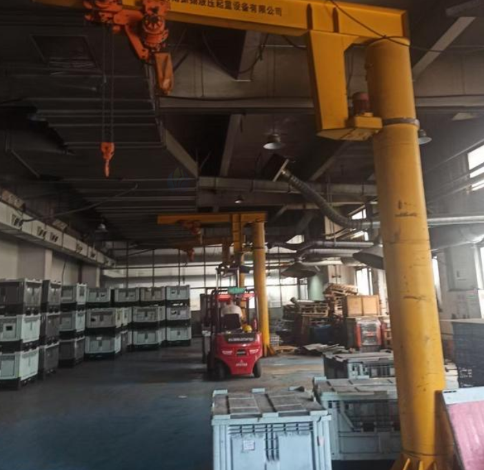 苏州地区工厂处理河南振杨液压起重设备有限公司定柱式悬臂起重机3台