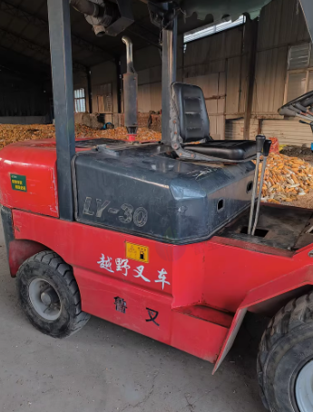 菏泽地区处理16年鲁工3吨叉车