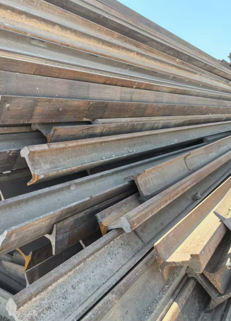 供应：1000多吨道轨