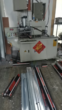 青岛地区门窗厂处理断桥门窗设备