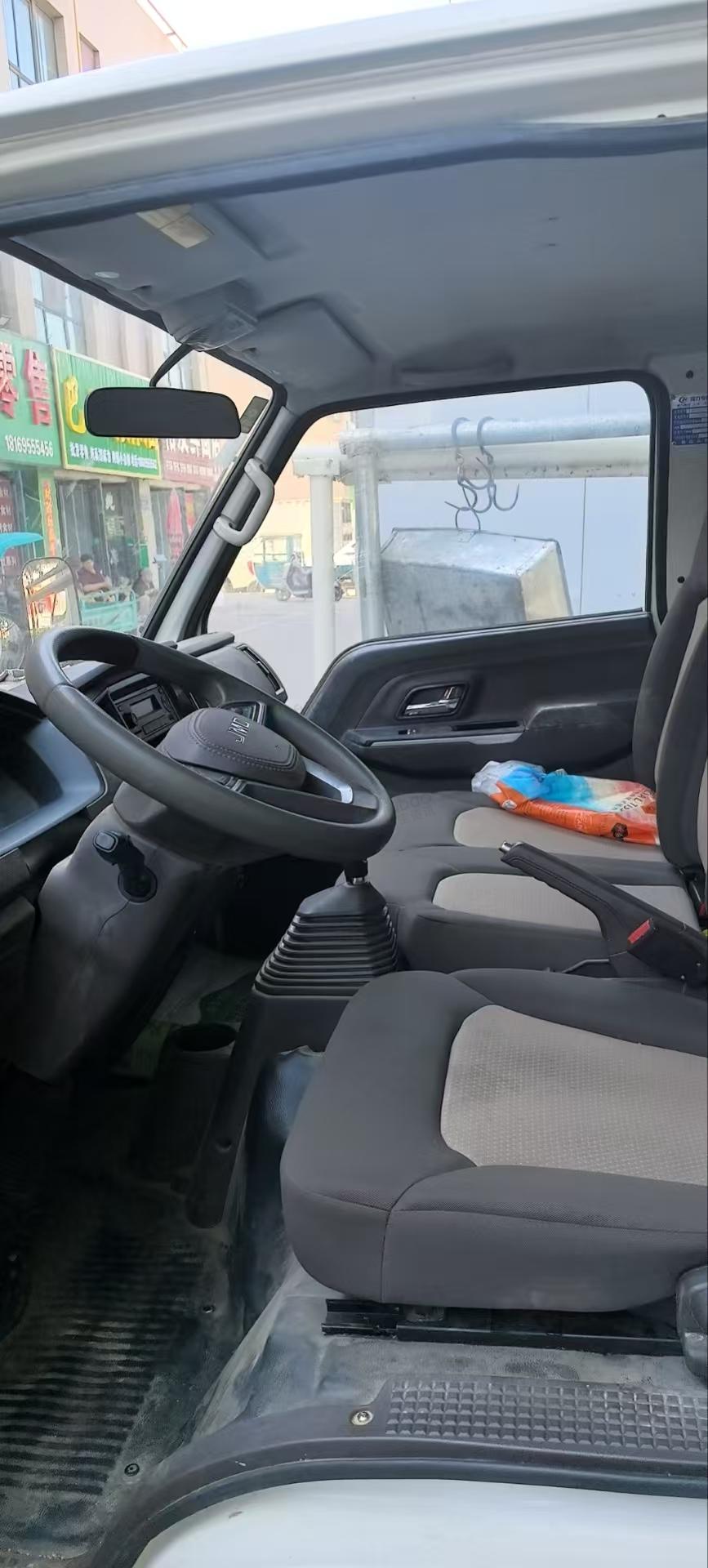 9月29日中卫轻型厢式货车（宁EE6702）转让公告
